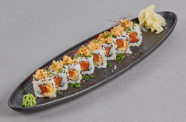Ролл с лососем и грушей Кимчи