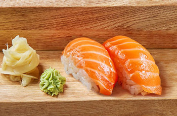 Суши с лососем 1шт.